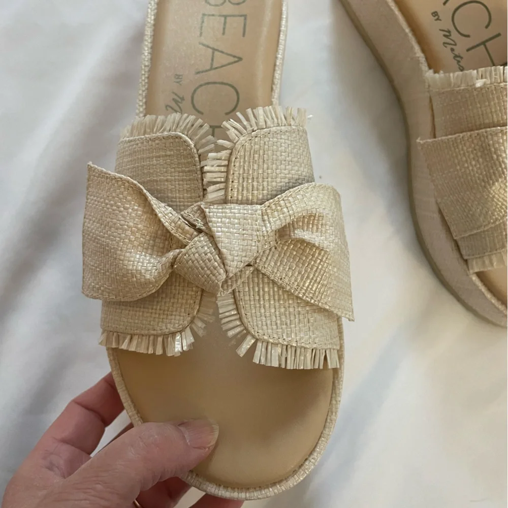 Beach by Matisse Women’s Cream Bow Slide Sandals, Bow & Raffia Details, Size 10M